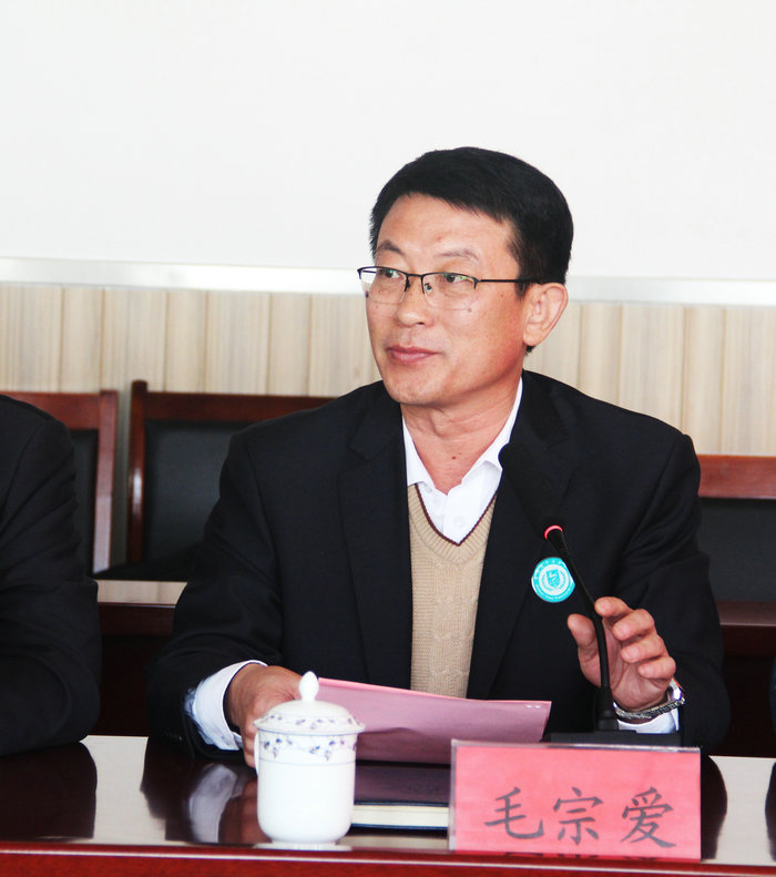 初中部校長毛宗愛代表學校講話.JPG