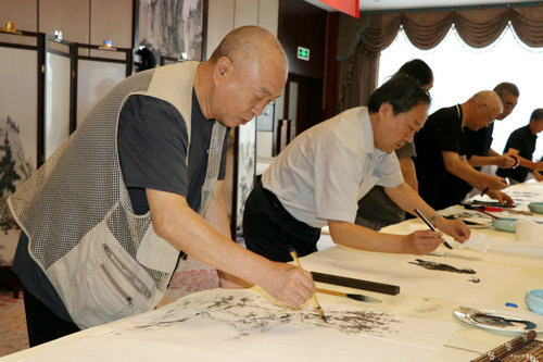 慶祝八一建軍節書畫筆會暨公益活動在林州舉行