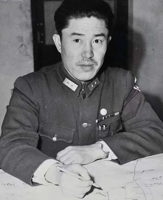 軍旅書法家王成志同志應囑為抗戰名將鄭洞國學校題寫教學樓名